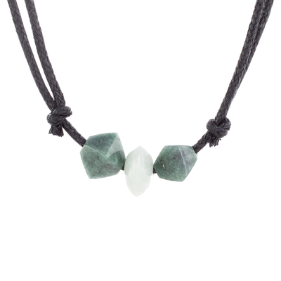 Halskette mit Jade-Anhänger - Halskette mit Anhänger aus grüner Jade, hergestellt in Guatemala