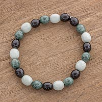 Jade-Perlen-Stretch-Armband, „Light and Shade“ – Schwarzgrünes und blass natürliches Jade-Perlen-Stretch-Armband