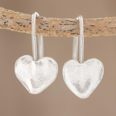 Pendientes colgantes de plata fina - Aretes colgantes de plata fina en forma de corazón de Guatemala