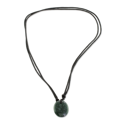 Collar colgante de jade, 'Fuerza antigua' - Collar colgante de jade verde con cordón de algodón