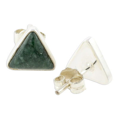 Jade-Ohrstecker - Dreieckiger dunkelgrüner Jade-Ohrstecker aus Guatemala