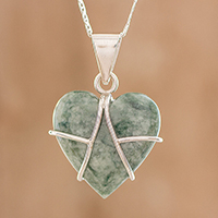 Collar colgante de jade, 'Destino Mágico' - Collar colgante de corazón de plata de ley y jade
