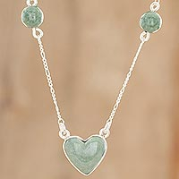 Jade-Anhänger-Halskette, „Ich und Du in Apfelgrün“ – apfelgrüne herzförmige Jade-Halskette aus Guatemala