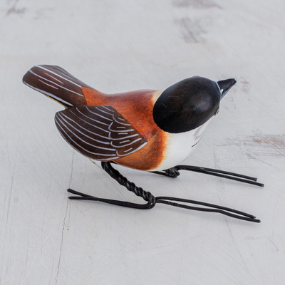 Keramikfigur, „Meise mit Kastanienrücken“ – Keramikfigur eines Meise-Vogels mit Kastanienrücken