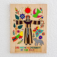 Holzrelieftafel „Mache mich zu einem Instrument deines Friedens“ – Relieftafel aus Kiefernholz mit Darstellung von Jesus aus El Salvador
