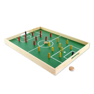 Pinewood-Spiel - Handgefertigtes Desktop-Fußballspiel aus Holz und Kork aus Guatemala