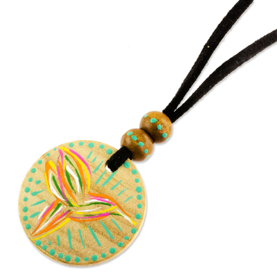 Halskette mit Holzanhänger, 'Bote des Glücks' - Halskette aus Guatemala mit Anhängern aus Kiefernholz mit Vogelmotiven