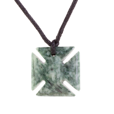 Jade-Anhänger-Halskette, 'grünes Pat-Kreuz'. - Jade-Kreuz-Anhänger in Grün aus Guatemala