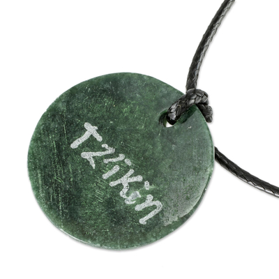 Collar colgante de jade, 'Medallón Tz'ikin' - Collar colgante de jade de figura maya Tz'ikin de Guatemala