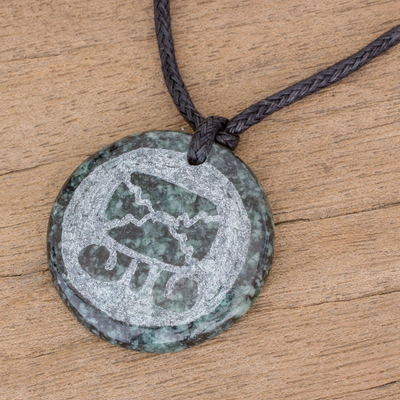 collar con colgante de jade - Collar con colgante de jade maya Tijax de Guatemala
