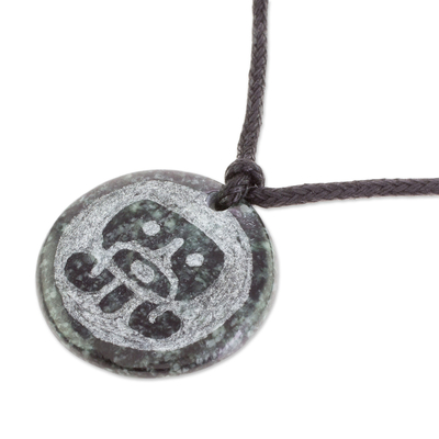Jade-Anhänger-Halskette, 'Ajpu-Medaillon'. - Jade-Anhänger-Halskette der Maya-Figur Ajpu aus Guatemala