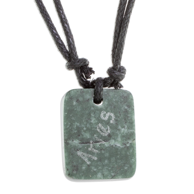 collar con colgante de jade - Collar con colgante de Aries de jade natural de Guatemala