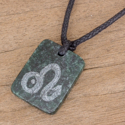 collar con colgante de jade - Collar con colgante de jade del zodiaco Leo de Guatemala