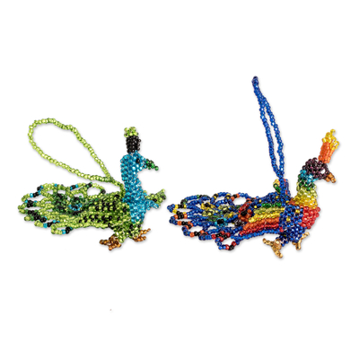 Glasperlenschmuck, 'Real Beauty' (Paar) - Guatemaltekische Pfau-Ornamente aus Glas mit Perlen (Paar)