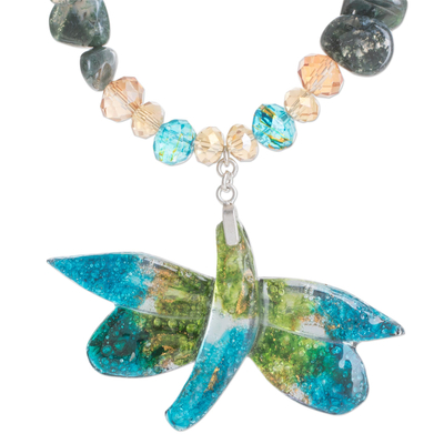 Collar colgante con cuentas de ágata y vidrio reciclado, 'Eco-Friendly Dragonfly' - Collar de ágata y libélula de vidrio reciclado de Costa Rica
