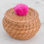 Kiefernnadelkorb - Handgefertigter Korb aus Kiefernnadeln mit einem fuchsiafarbenen Baumwollbommel