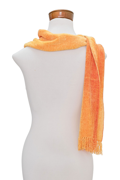 Rayon-Chenille-Schal, „Sunrise Orange“. - Handgewebter orangefarbener Rayon-Chenille-Schal aus Guatemala