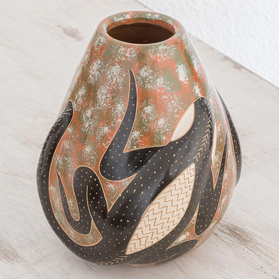 Ceramic decorative vase, 'Above the Sand' - Lizard-Themed Ceramic Decorative Vase from Nicaragua