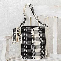 Bolso cubo de algodón, 'Negro y Marfil' - Bolso cubo de algodón tejido a mano en negro y marfil