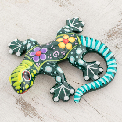 Keramische Figur, 'Gecko des Gartens in Grün'. - Handgemaltes grünes mehrfarbiges Blumenmotiv Keramik-Gecko