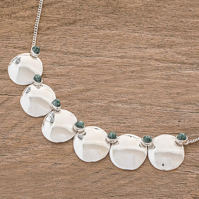 collar con colgante de jade - Collar con colgante de jade con patrón circular de Guatemala