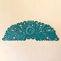 Panel de relieve en madera, 'Mister Sun' - Panel de relieve en madera floral tallado a mano en azul de Guatemala