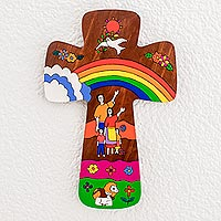 Wandkreuz aus Holz, „Familie der Liebe“ – handbemaltes Wandkreuz aus Kiefernholz aus El Salvador