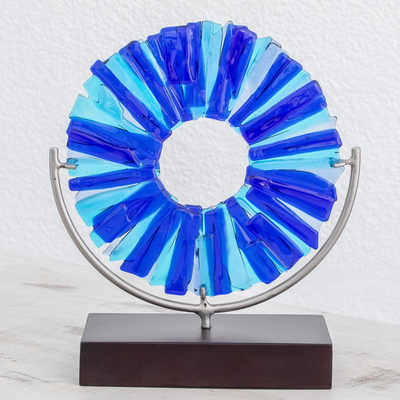 Glaskunst-Skulptur, „Kühle Inspiration“. - Zirkuläre Kunst Glasskulptur in Blau aus El Salvador