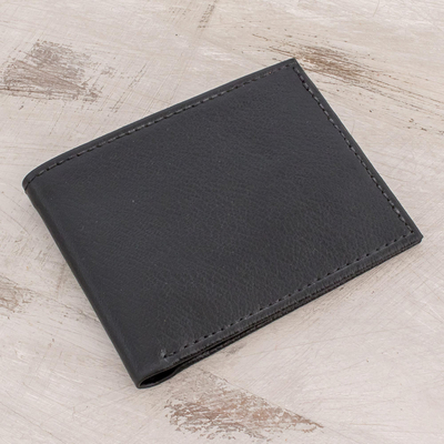 Brieftasche aus Leder, 'Dark Explorer' - Handgefertigte Brieftasche aus schwarzem Leder aus El Salvador