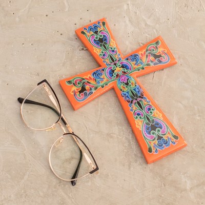 Cruz de madera de decoupage, 'Colores tradicionales en naranja' - Cruz de madera de decoupage con detalles en naranja