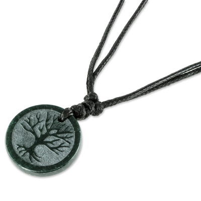 Collar colgante de jade, 'Ramas de árbol' - Collar colgante de jade verde oscuro con motivo de árbol de Guatemala