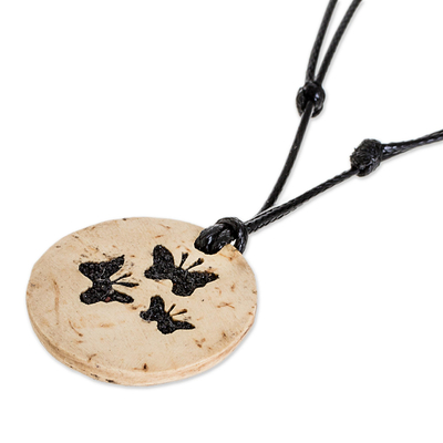 Halskette mit Anhänger aus Kokosnussschale und Lavastein - Halskette mit Schmetterlingsanhänger aus Kokosnussschale und Lavastein