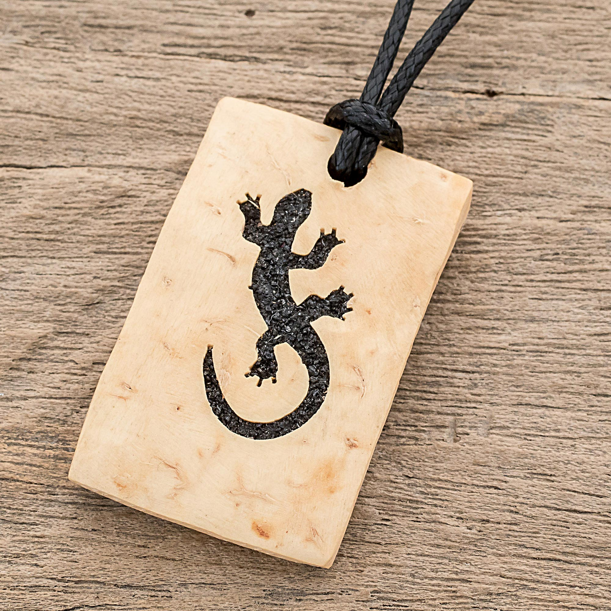 Gecko necklace deals