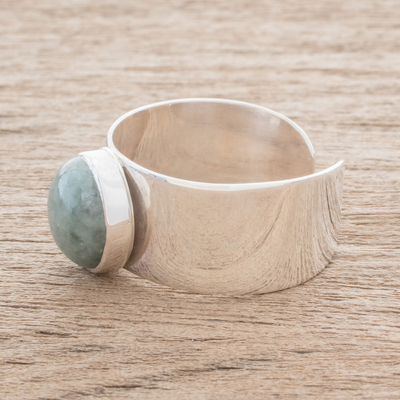 Einzelner Jade-Stein-Ring, 'Maya-Wrap in Apfelgrün'. - Apfelgrüner Jade-Einzel-Stein-Ring aus Guatemala