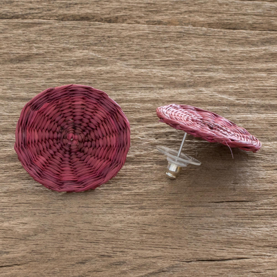 Pendientes botón fibras naturales - Aretes circulares de junco tejido a mano color fucsia