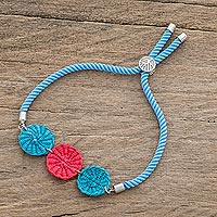 Natural fiber pendant bracelet, 'Complementary Colors' - Blue and Red Natural Fiber Pendant Bracelet from Honduras