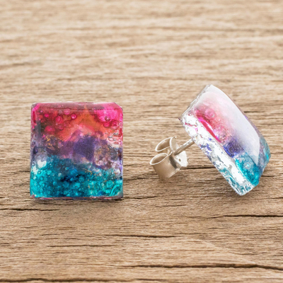 Knopf-Ohrringe aus recyceltem Glas, „Unendliches Universum“. - Quadratische Knopf-Ohrringe aus recyceltem Glas, hergestellt in Costa Rica