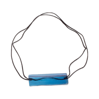 Collar colgante de vidrio reciclado - Collar con colgante de vidrio reciclado azul oscuro de Costa Rica