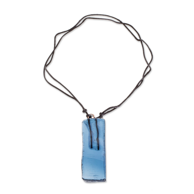 Collar colgante de vidrio reciclado - Collar con colgante de vidrio reciclado azul claro de Costa Rica