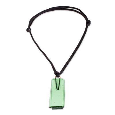 Collar colgante de vidrio reciclado - Collar con colgante de vidrio reciclado verde de Costa Rica