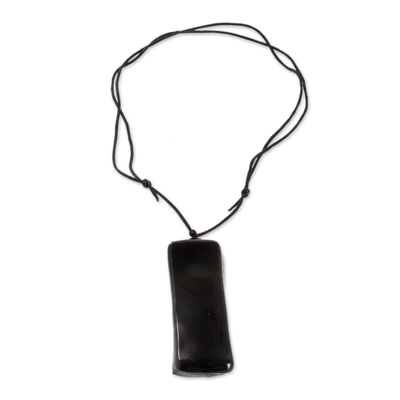 Collar colgante de vidrio reciclado - Collar con colgante de vidrio reciclado negro de Costa Rica