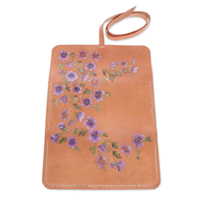 Brieftasche aus Leder, 'Blumen des Landes'. - Handgemalte Brieftasche aus violettem Blumenleder aus Costa Rica