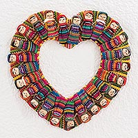 Corona de algodón - Corona de muñecos de preocupación de algodón en forma de corazón de Guatemala