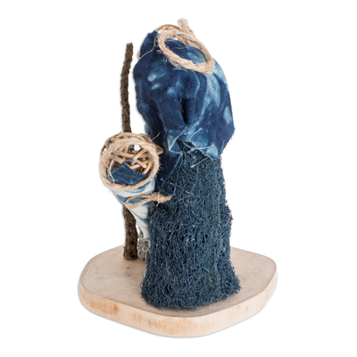 Krippenskulptur aus Naturfaser - Krippenskulptur aus Naturfaser mit Akzenten aus blauer Baumwolle