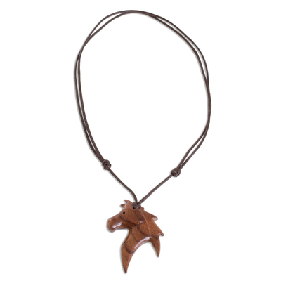 Collar con colgante de madera - Collar con colgante de caballo de madera de Conacaste de Costa Rica