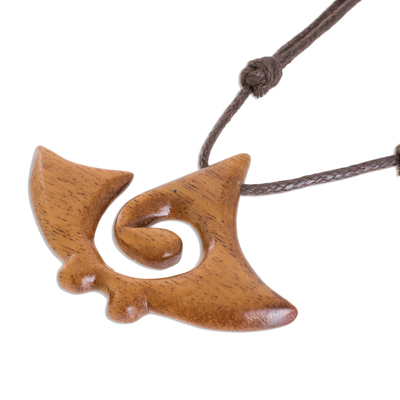 Halskette mit Holzanhänger - Halskette mit Wirbelmuster-Anhänger aus Quina-Holz aus Costa Rica
