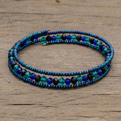 Wickelarmband aus Kristall- und Glasperlen - Blaues Wickelarmband aus Kristall- und Glasperlen aus Guatemala
