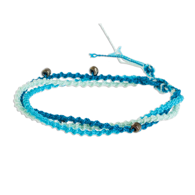 Glasperlen-Strang-Armband, 'Seen von Atitlan'. - Blaues Glasperlen-Strangarmband aus Guatemala