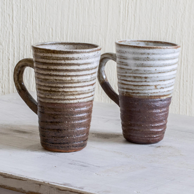 Keramikbecher, 'Kakao und Sahne' (Paar) - Handgemachte Keramikbecher in erdiger Braun- und Cremefarbe (Paar)