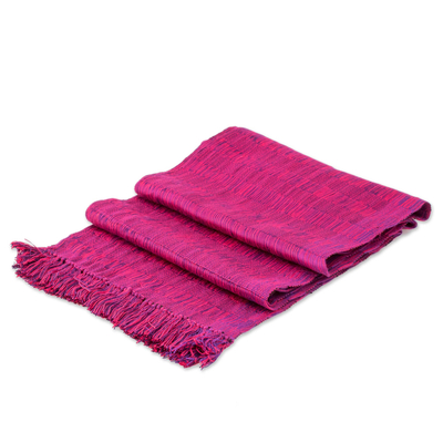 Bufanda de algodón, 'Elegancia sutil' - Bufanda envolvente de algodón azul-violeta de Guatemala